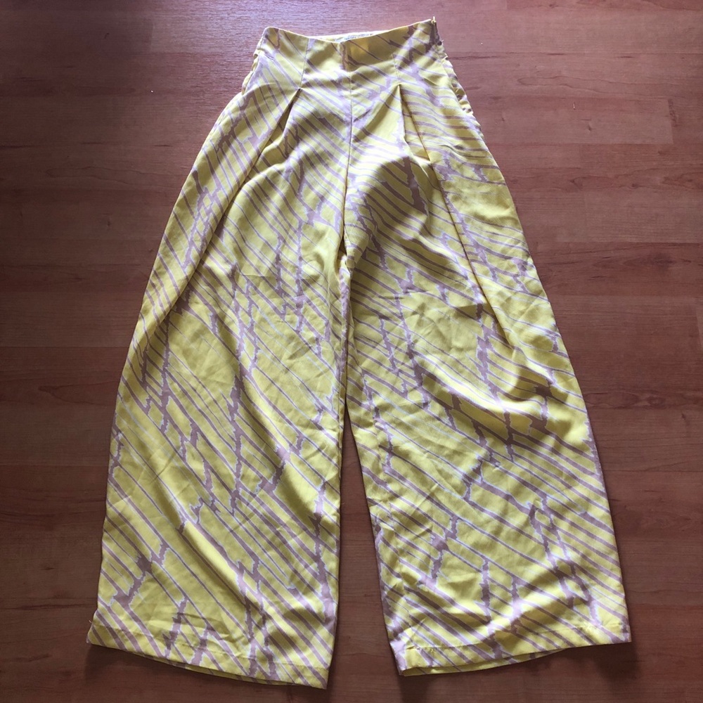 Forever 21 High rise / waisted wide pants S